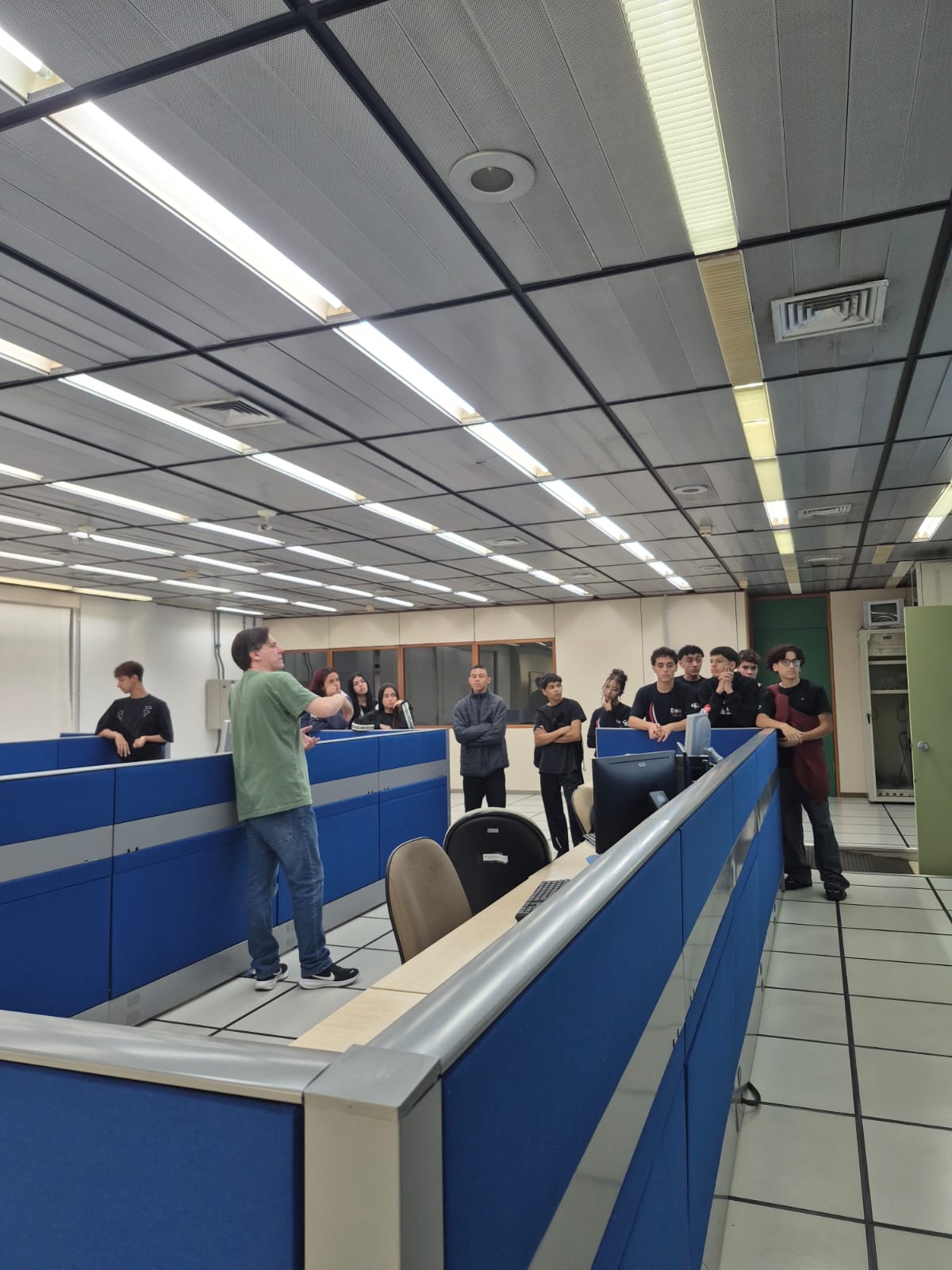 Visita da ETEC de Cachoeira Paulista-SP do curso de Eletrônica